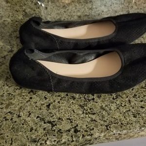 Black flat suede shoe